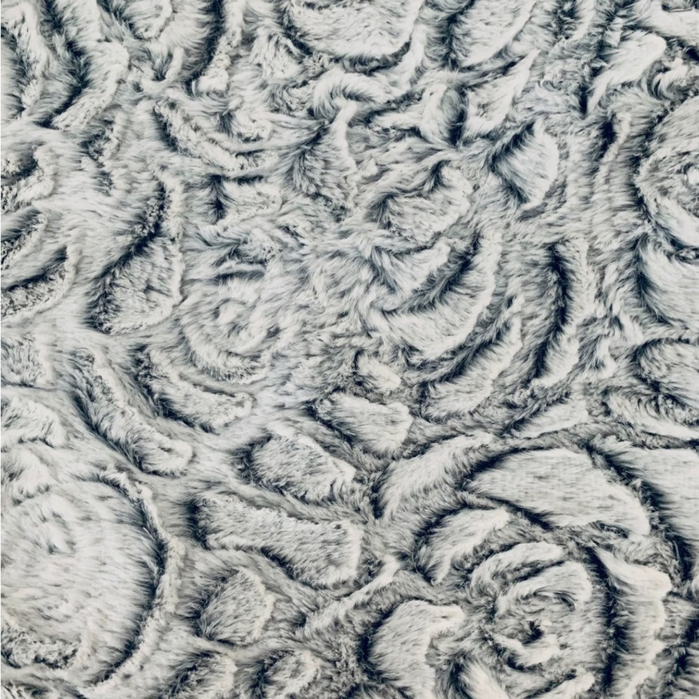 Azalea Micro-Mink Throw - Picture 3 of 4